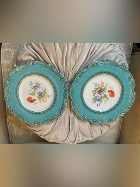 ✨Pair Anthropologie Grace Floral
Victorian Turquoise Gold Dessert 8.5" Plates